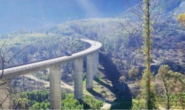 OFF-THE-BEATEN TRACK MEANDERING ALONG AND UNDER DU TOITSKLOOF PASS