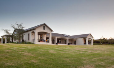 Under Oaks – The Vineyard Suites